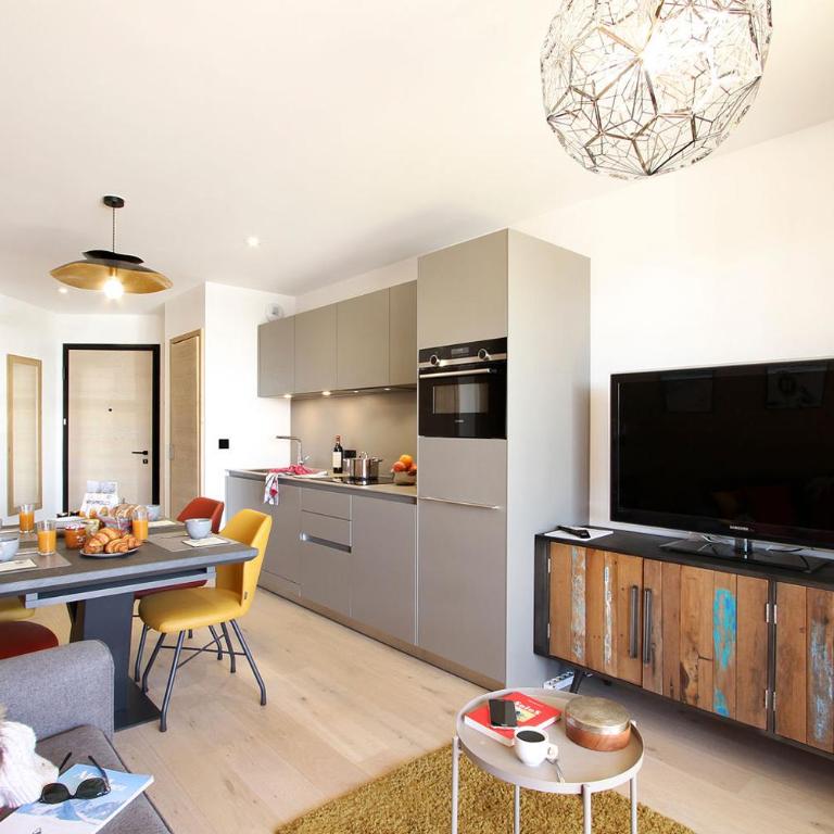 Résidence Phoenix A by Leavetown Vacations - One-Bedroom Apartment with Balcony - 2