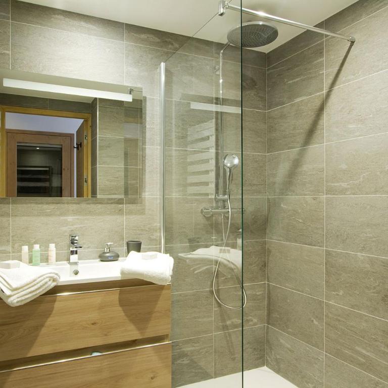 Résidence Phoenix A by Leavetown Vacations - One-Bedroom Apartment with Terrace - 2