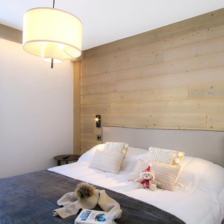 Résidence Phoenix A by Leavetown Vacations - Three-Bedroom Apartment with Balcony - 2
