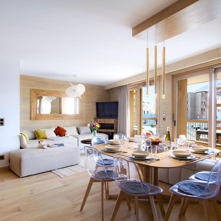 Résidence Phoenix A by Leavetown Vacations - Three-Bedroom Apartment with Balcony - 2