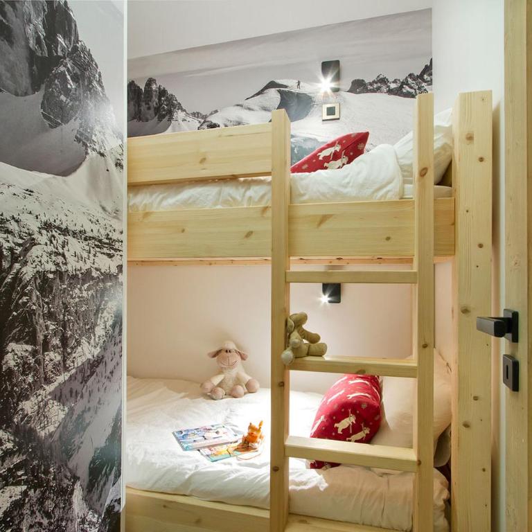 Résidence Phoenix A by Leavetown Vacations - Three-Bedroom Apartment with Balcony - 5