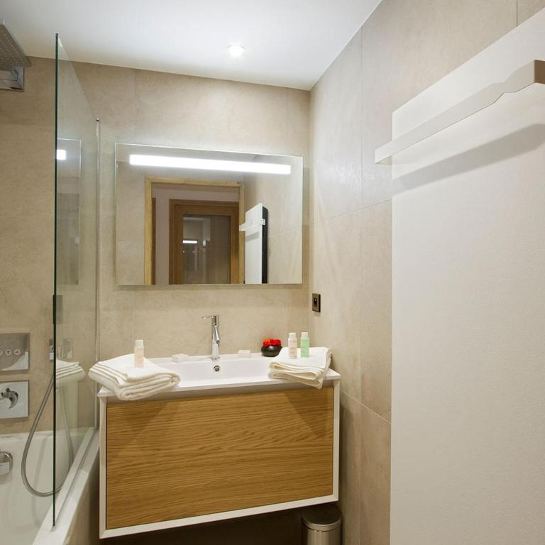 Résidence Phoenix A by Leavetown Vacations - Three-Bedroom Apartment with Balcony - 6
