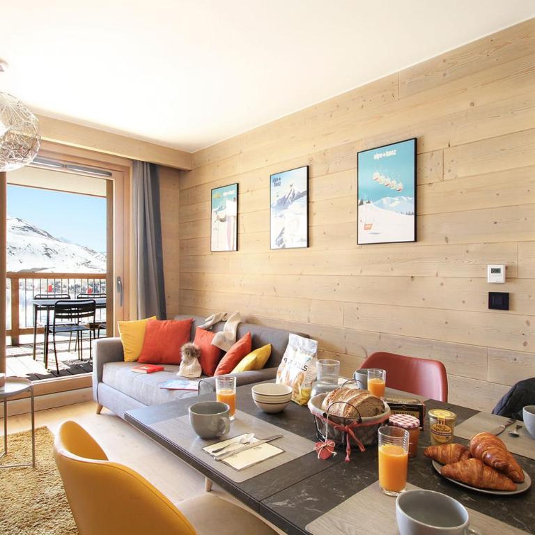 Résidence Phoenix A by Leavetown Vacations - One-Bedroom Apartment with Balcony - 5