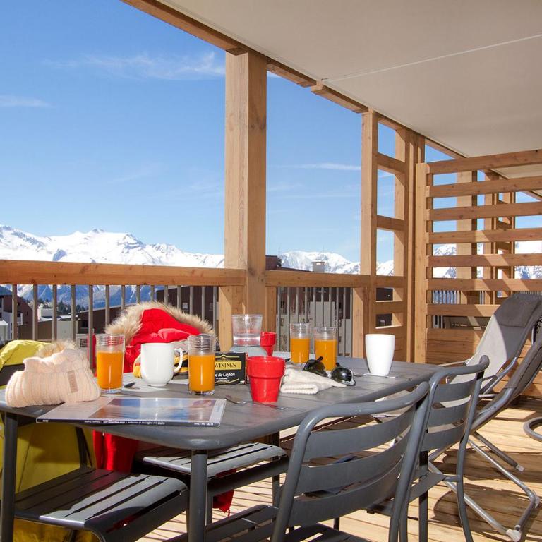 Résidence Phoenix A by Leavetown Vacations - One-Bedroom Apartment with Balcony - 6