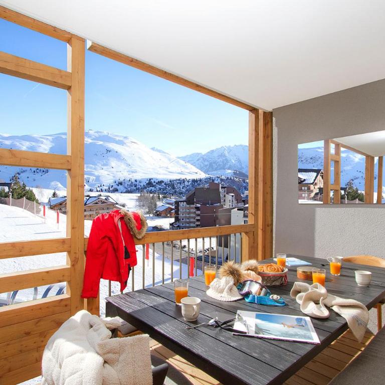 Résidence Phoenix A by Leavetown Vacations - Three-Bedroom Apartment with Balcony - 10