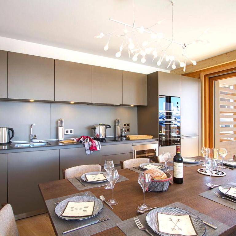 Résidence Phoenix A by Leavetown Vacations - Three-Bedroom Apartment with Balcony - 10