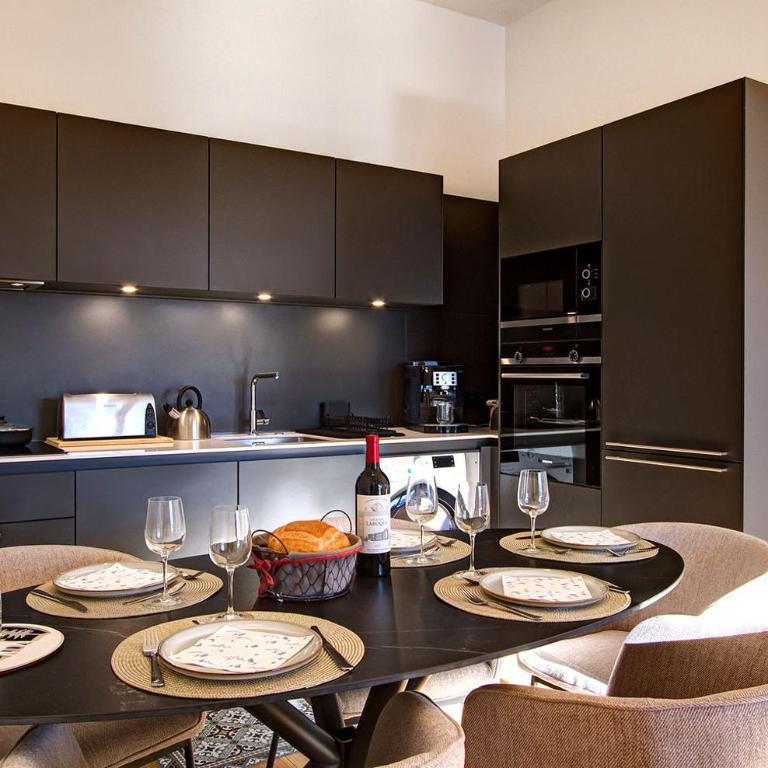 Résidence Phoenix A by Leavetown Vacations - Two-Bedroom Apartment with Balcony - 4