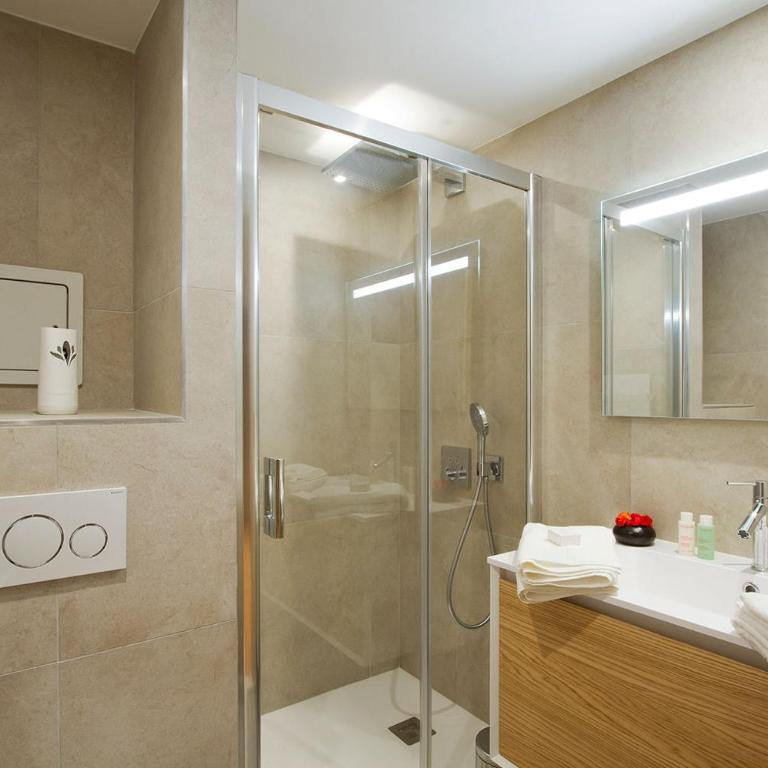 Résidence Phoenix A by Leavetown Vacations - Three-Bedroom Apartment with Balcony - 13