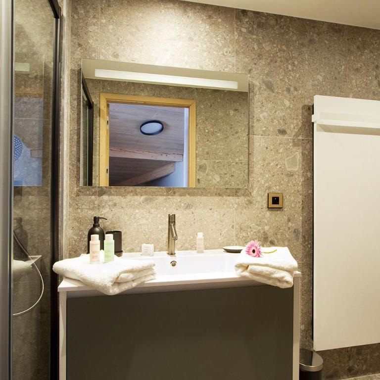 Résidence Phoenix A by Leavetown Vacations - Four-Bedroom Apartment with Balcony - 7