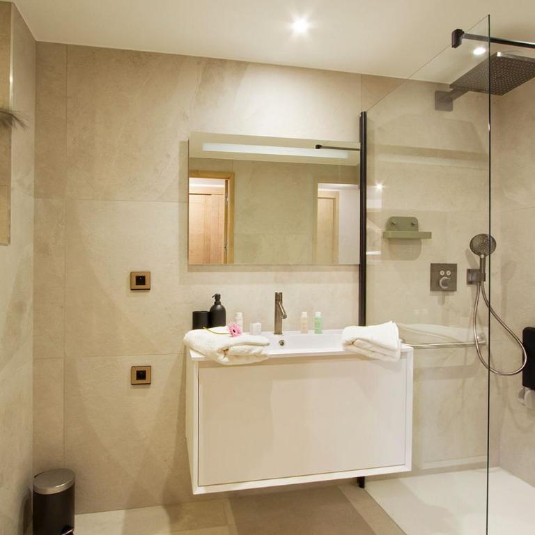 Résidence Phoenix A by Leavetown Vacations - Four-Bedroom Apartment with Balcony - 8