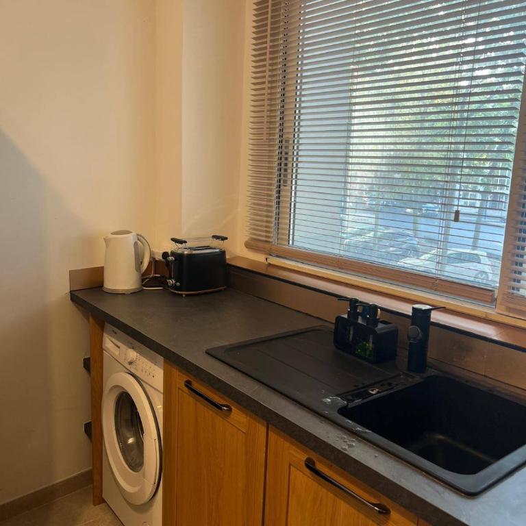 Appartement moderne 43 m2 au cœur de Montpellier, Tramway au pied de l'immeuble, Parking public, Idéal pour 1 à 3 personnes - Apartment - 11