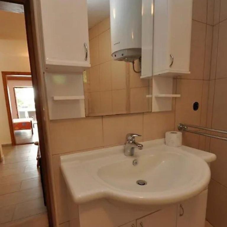 Villa Lučica - Two-Bedroom Apartment with Sea View - 14