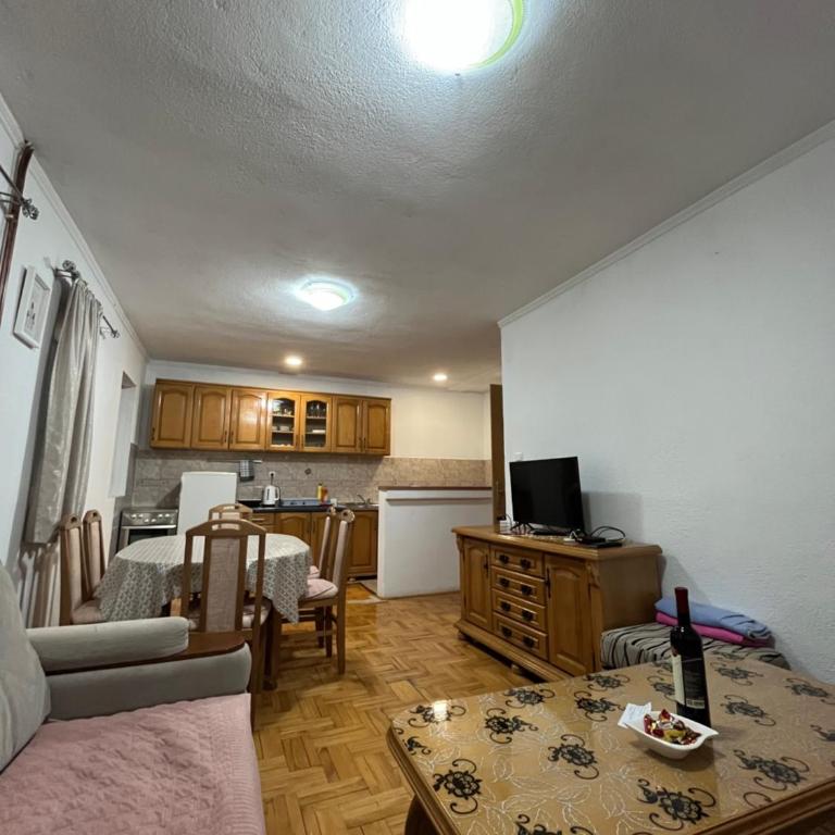 Guest House Nena - Four-Bedroom House - 22