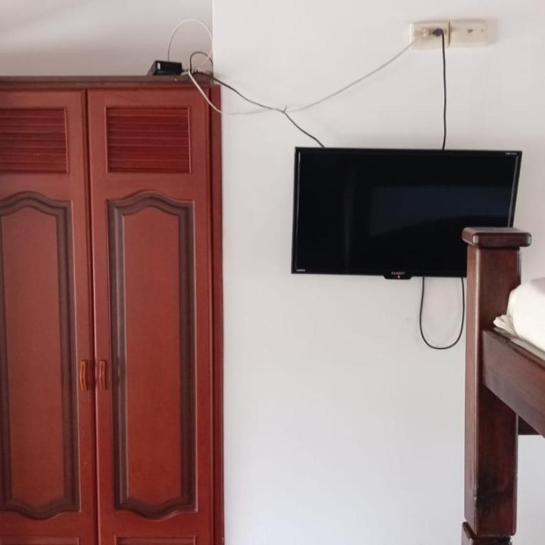 Hotel Villa De Los Angeles - Quadruple Room with Private Bathroom - 1