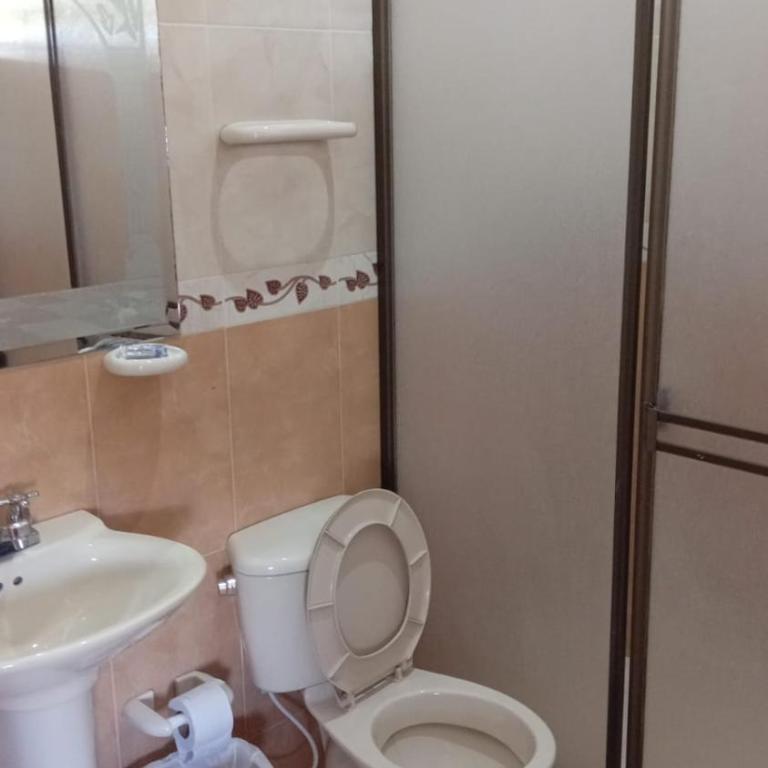 Hotel Villa De Los Angeles - Quadruple Room with Private Bathroom - 4