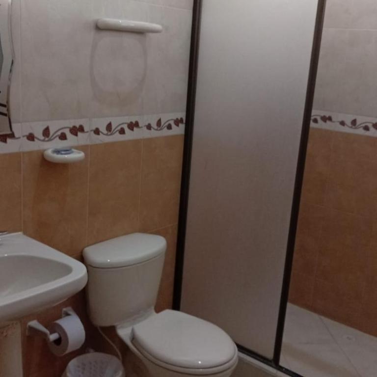 Hotel Villa De Los Angeles - Family Room with Private Bathroom - 4