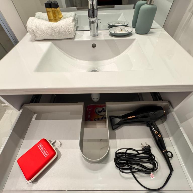 Bright, Central & Stylish 3 Min Walk to the Sea - Appartement Deluxe - 8
