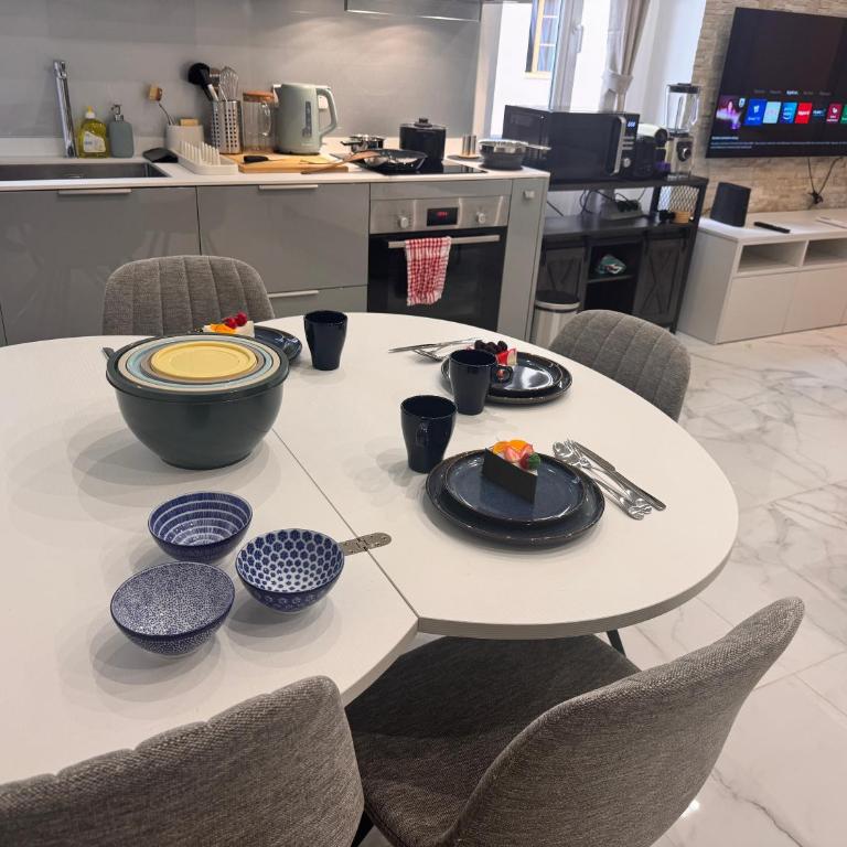 Bright, Central & Stylish 3 Min Walk to the Sea - Appartement Deluxe - 2