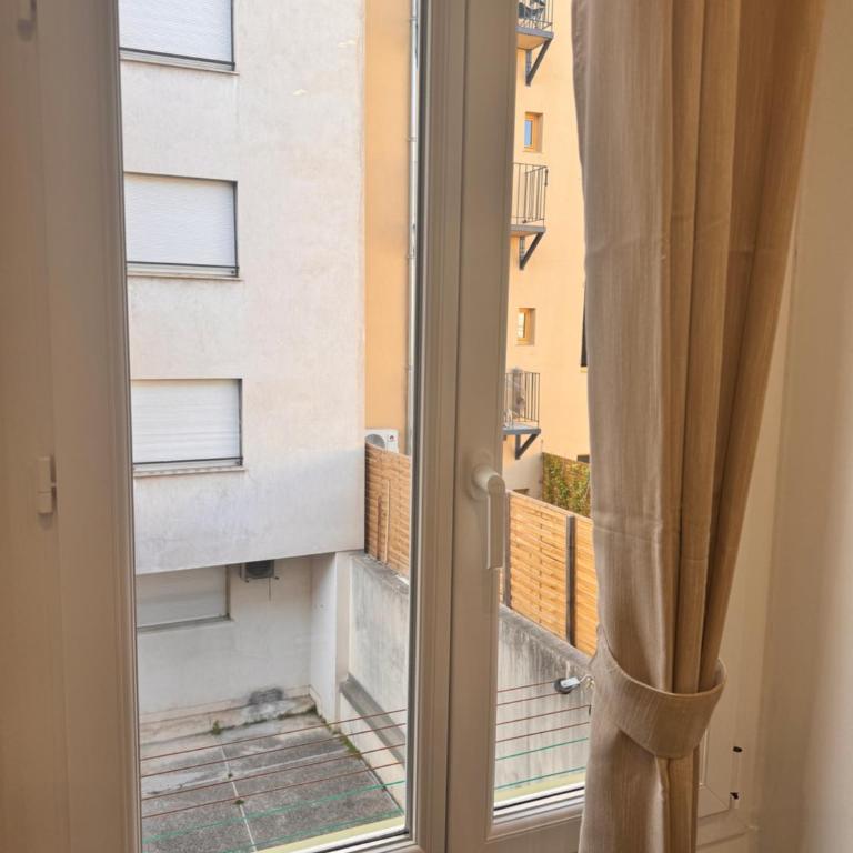 Bright, Central & Stylish 3 Min Walk to the Sea - Appartement Deluxe - 17