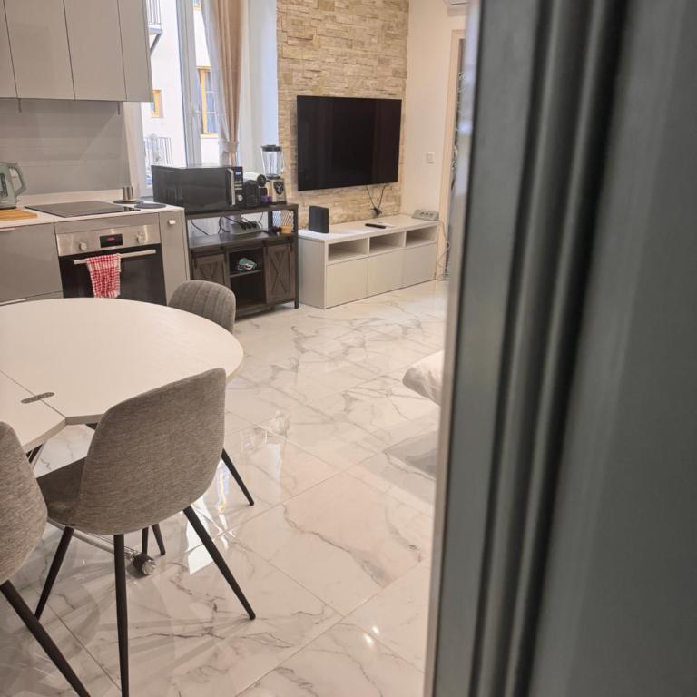 Bright, Central & Stylish 3 Min Walk to the Sea - Appartement Deluxe - 18