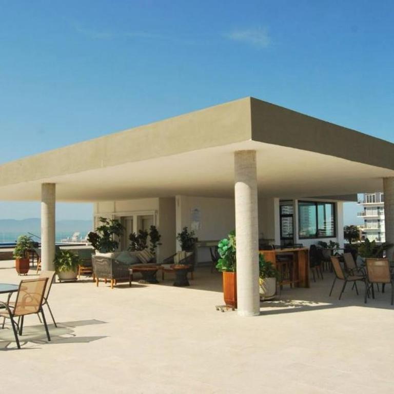 Beach Chic Condo in Hotel Zone - 700m to beach - One-Bedroom Apartment - 45