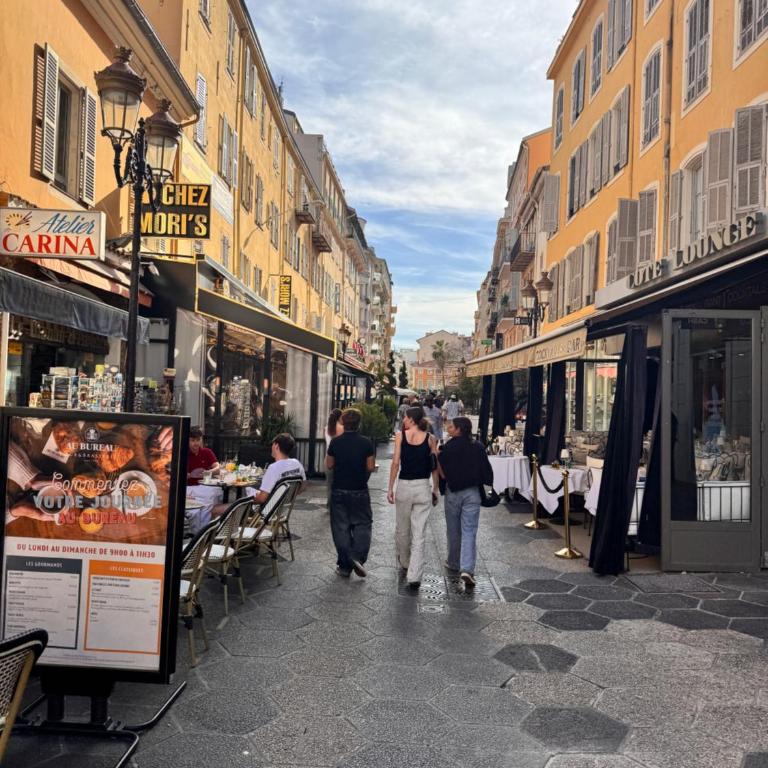 Bright, Central & Stylish 3 Min Walk to the Sea - Appartement Deluxe - 24