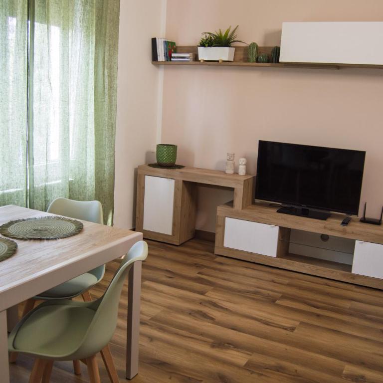 Iris House - One-Bedroom Standard Apartment - 1