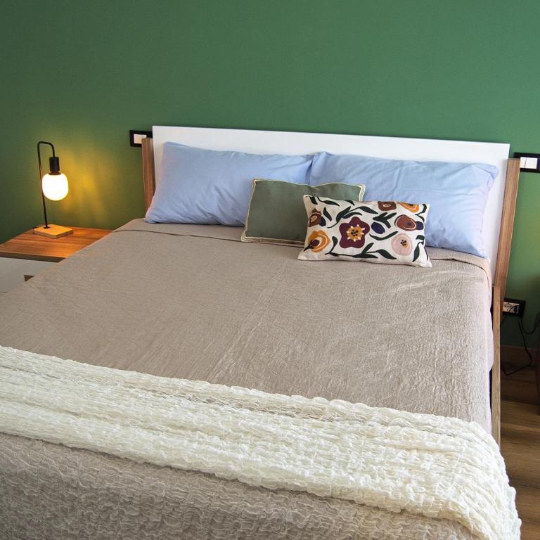 Iris House - One-Bedroom Standard Apartment - 6