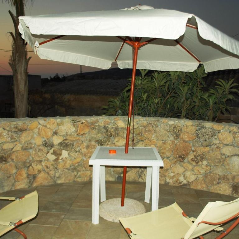 B&B Aurora - Camera Matrimoniale con Vista Giardino - 5