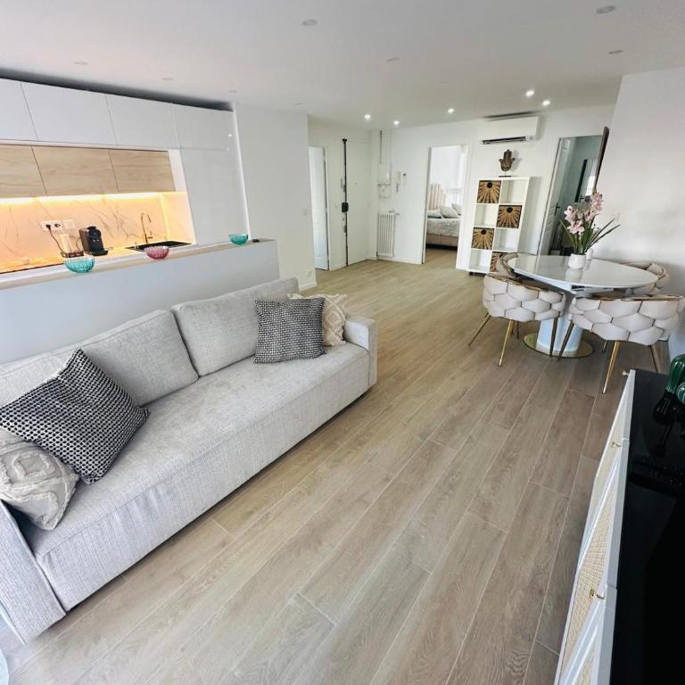 F3 plein centre Juan les pins - Appartement 2 Chambres - 1
