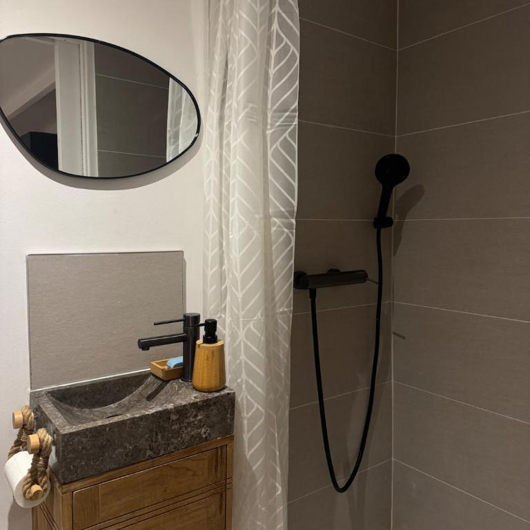 La clef de Jade, Studio rénové, Centre-Ville - Vieux-Port- Rue paradis 4pers - One-Bedroom Apartment - 2