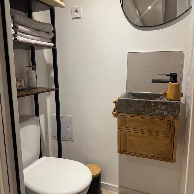 La clef de Jade, Studio rénové, Centre-Ville - Vieux-Port- Rue paradis 4pers - One-Bedroom Apartment - 4