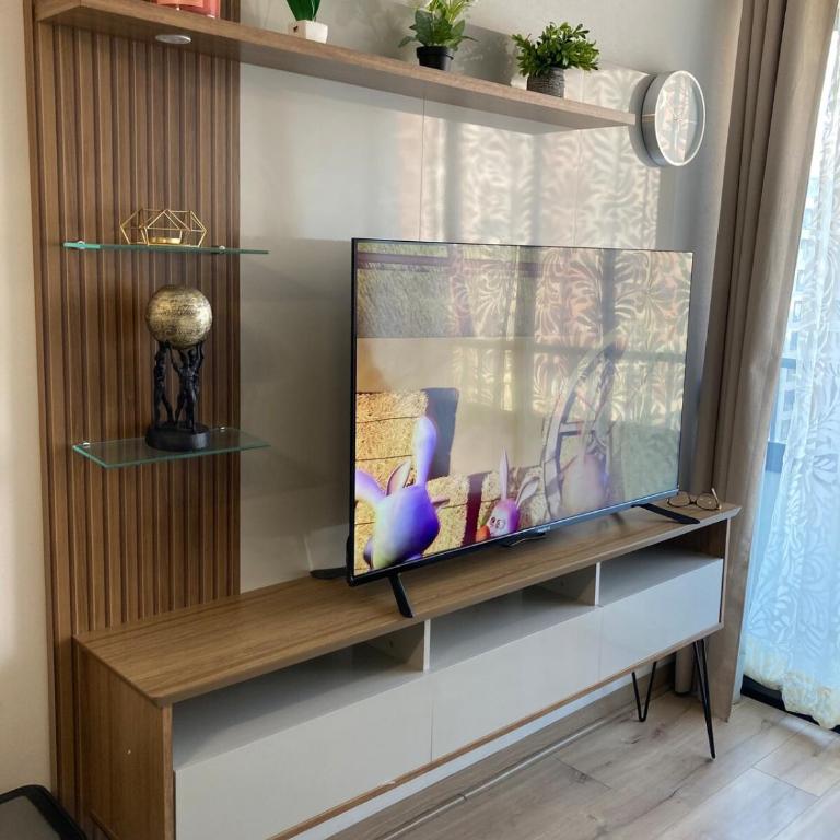 CalGar House - Two-Bedroom Apartment - 6