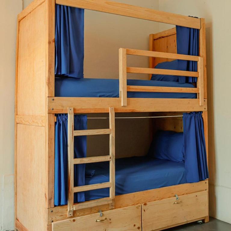 El Pinche Hostal - Bed in 4-Bed Female Dormitory Room - 2