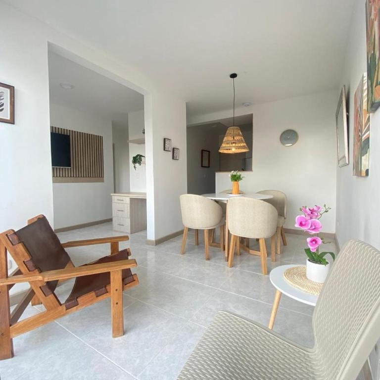 Cartagena Chic Full Apto - Three-Bedroom Apartment - 1