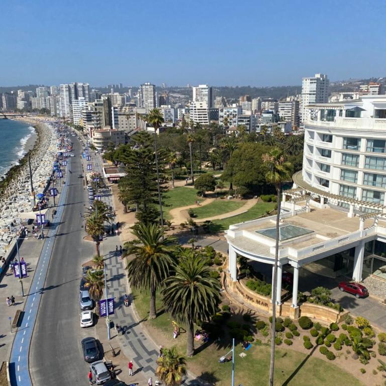 Plaza Colombia - Three-Bedroom Apartment - 1