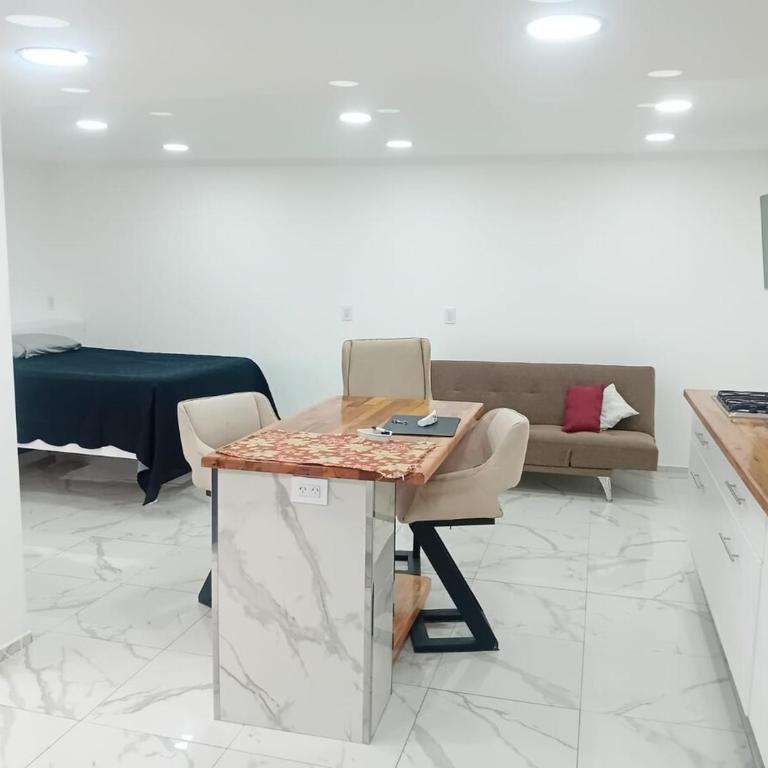 Acogedor monoambiente de patio interno - One-Bedroom Apartment - 1
