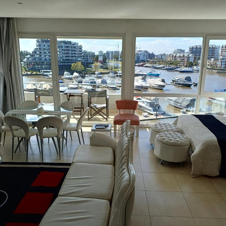 DEPARTAMENTO CONDOMINIO BAHIA GRANDE NORDELTA , TIGRE , CON BALCÓN Y VISTA A LA Bahia , piscina exterior opcional arancelada - Apartamento con vistas al mar - 77