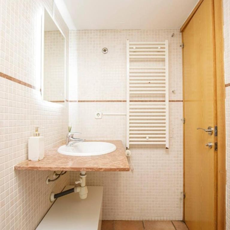 Urban Gracia - One-Bedroom Apartment - 9