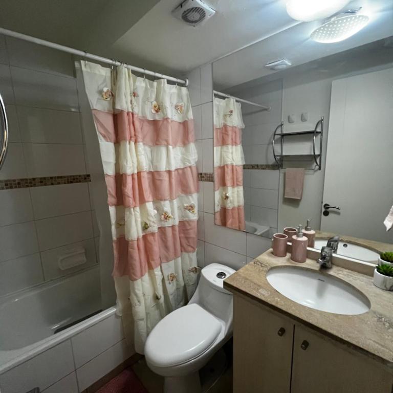 Departamento en Valparaíso, Playa Las Torpederas - Two-Bedroom Apartment with Balcony - 11