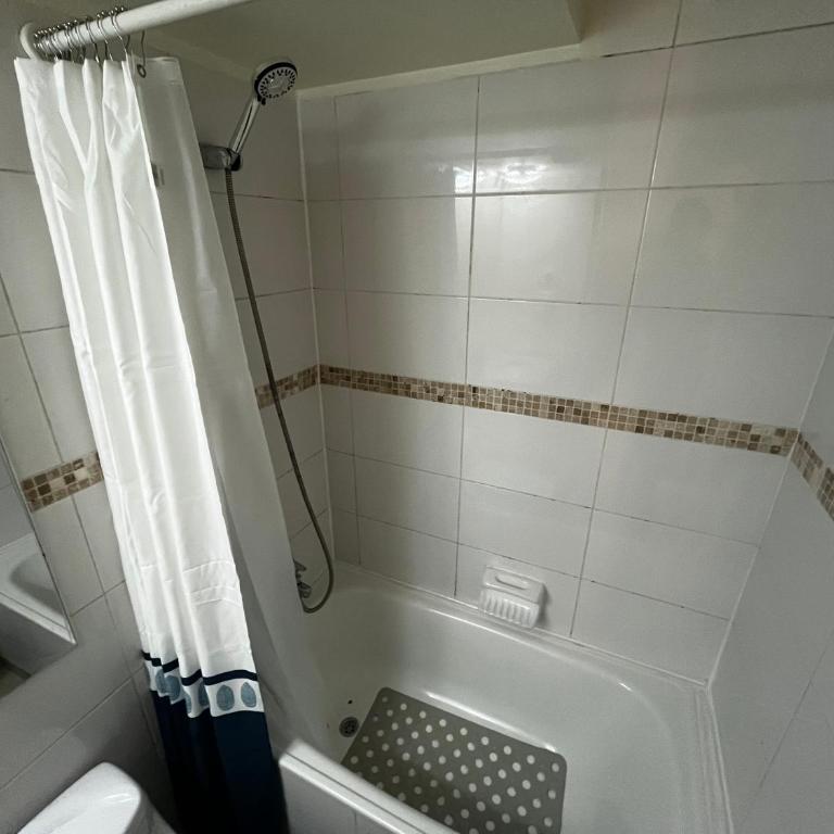 Departamento en Valparaíso, Playa Las Torpederas - Two-Bedroom Apartment with Balcony - 15