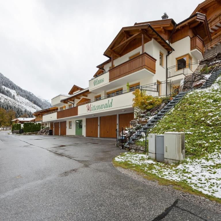 Chalet in Saalbach near Ski Lift - Two-Bedroom Chalet - 7