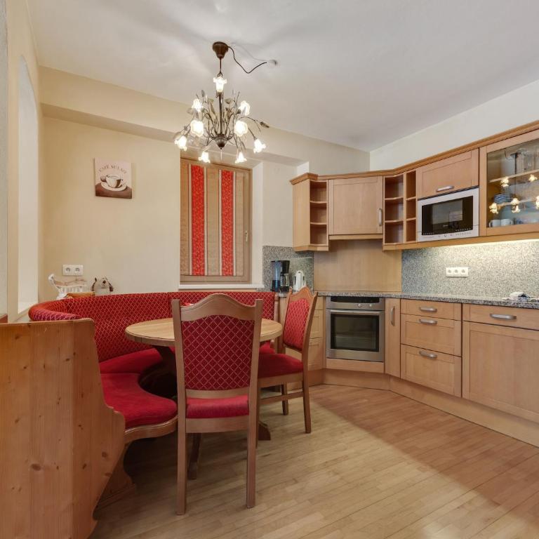 Chalet in Saalbach near Ski Lift - Two-Bedroom Chalet - 11