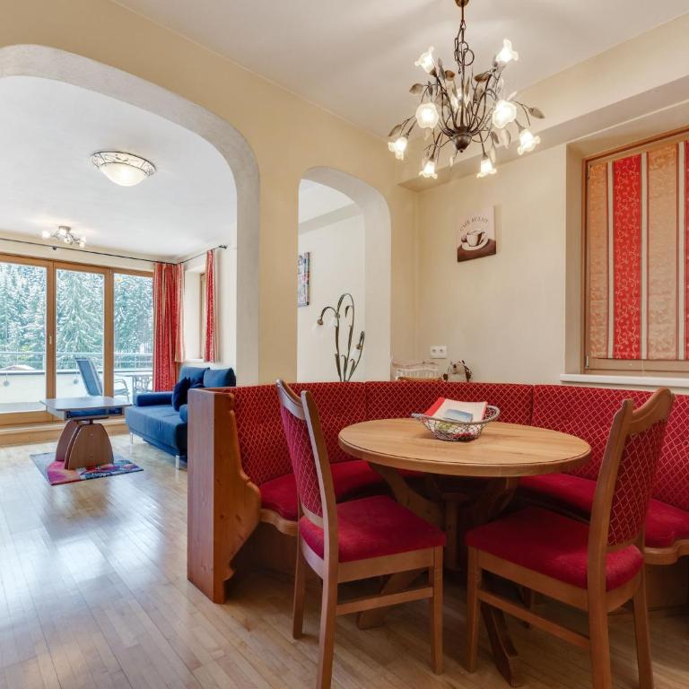 Chalet in Saalbach near Ski Lift - Two-Bedroom Chalet - 3