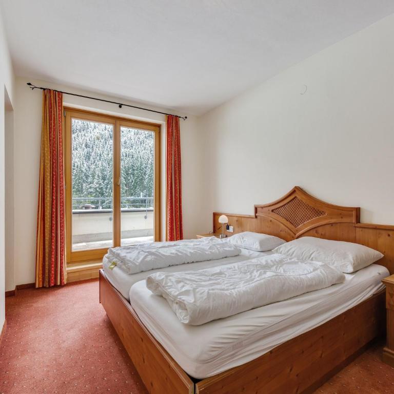 Chalet in Saalbach near Ski Lift - Two-Bedroom Chalet - 5