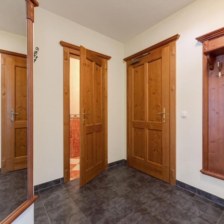 Chalet in Saalbach near Ski Lift - Two-Bedroom Chalet - 8