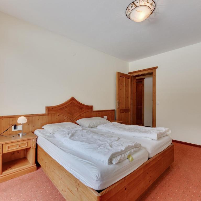 Chalet in Saalbach near Ski Lift - Two-Bedroom Chalet - 12