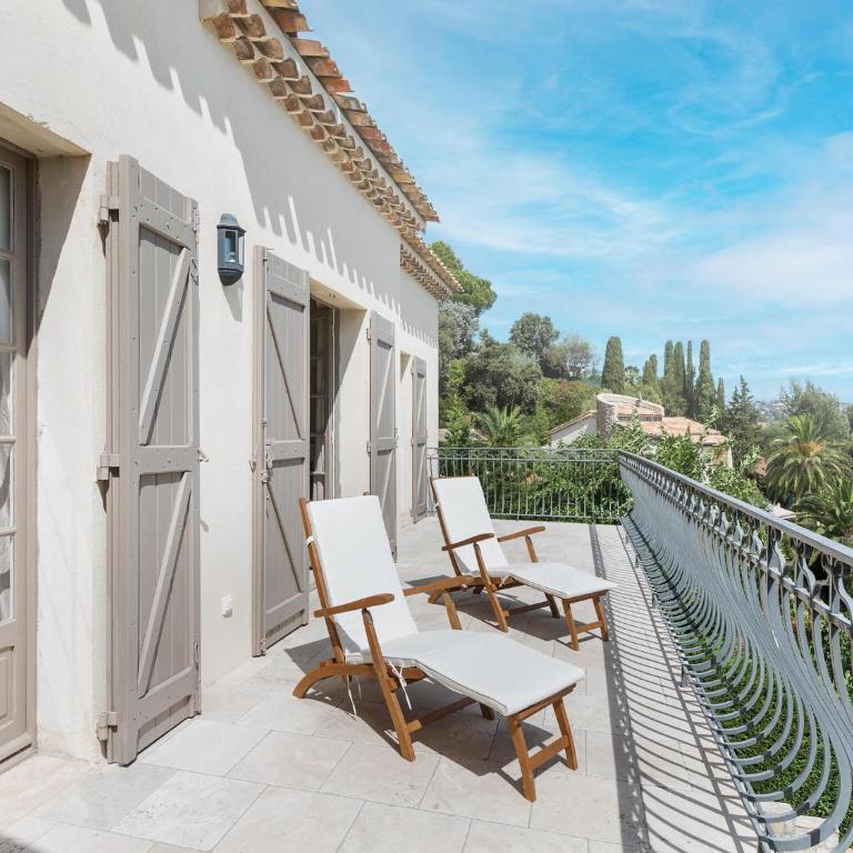 Mandelieu Villa with Rooftop - Five-Bedroom Villa - 13