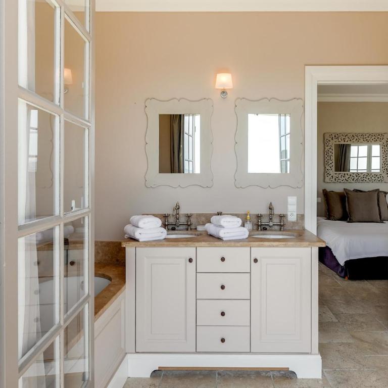 Mandelieu Villa with Rooftop - Five-Bedroom Villa - 30