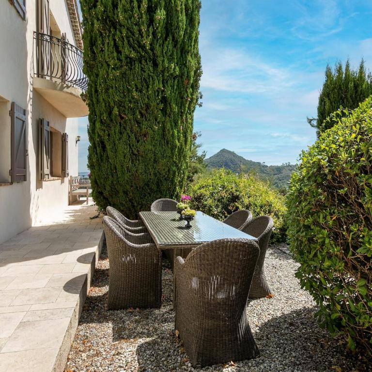 Mandelieu Villa with Rooftop - Five-Bedroom Villa - 18